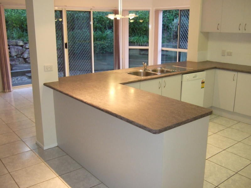 28 Tangmere Street, Chapel Hill QLD 4069